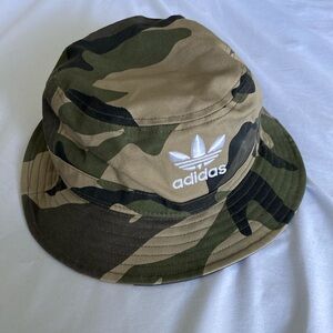NWOT adidas bucket hat